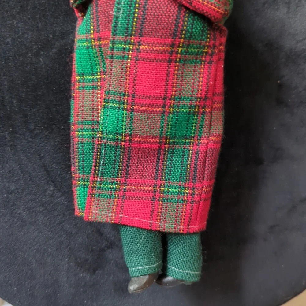 Vintage Victorian Christmas‎ Caroler Ornament Made In Taiwan